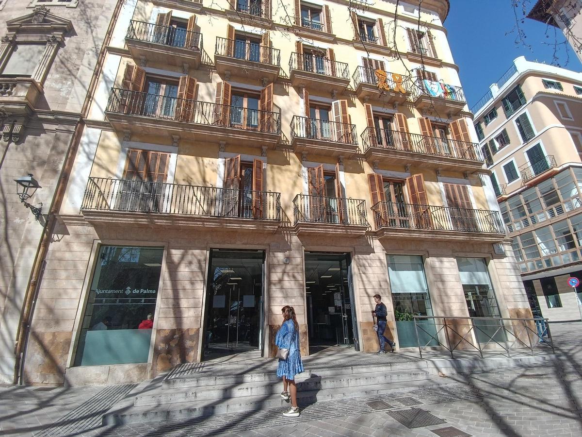 Dependencias municipales en la plaza Santa Eulàlia de Palma.