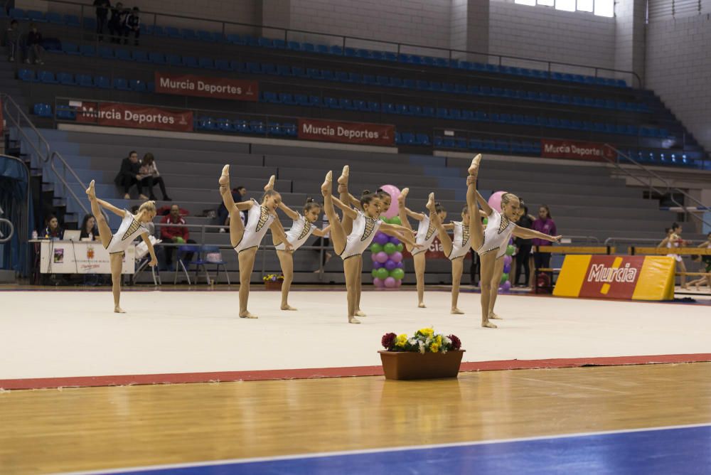 Campeonato regional de Gimnasia Estética en el polideportivo Príncipe de Asturias