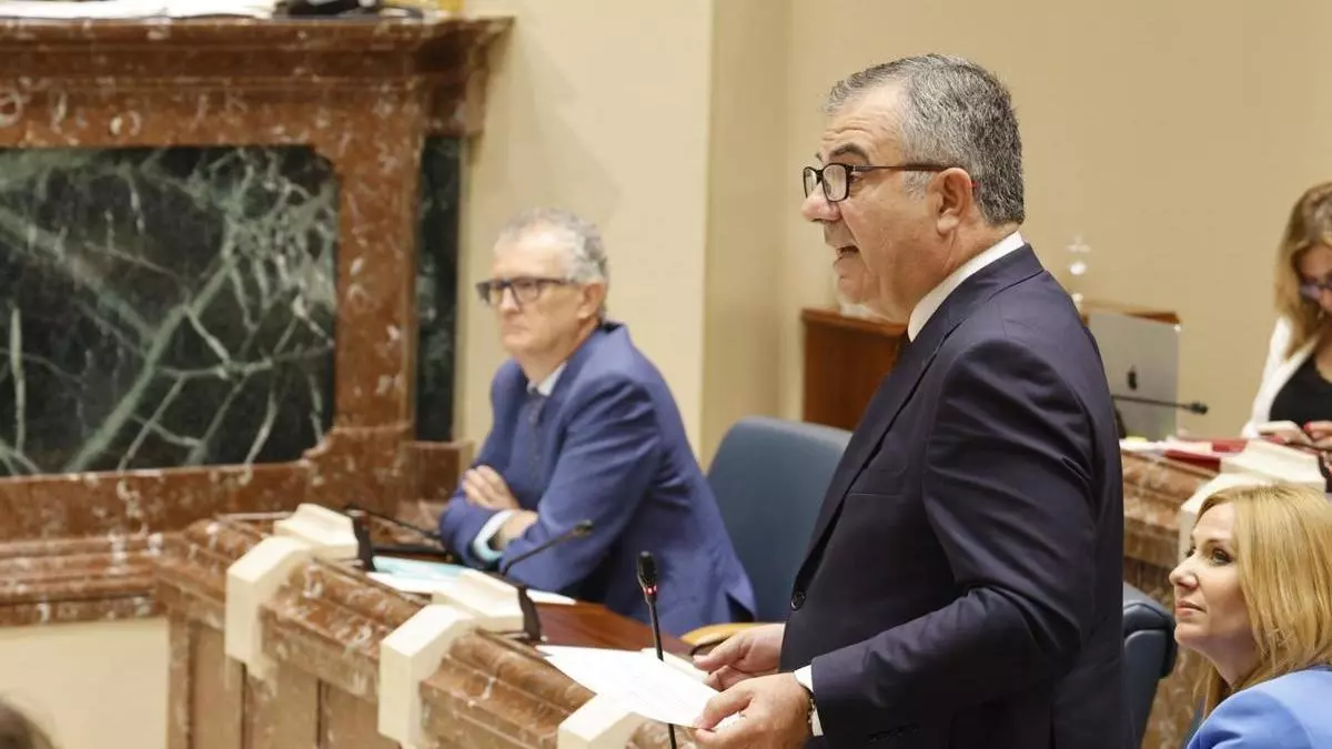 Vázquez asegura que la protección del Mar Menor está asegurada pese a la reforma pactada con Vox