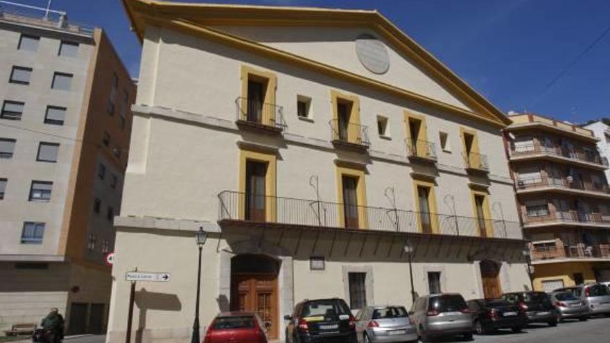 Cullera reabrirá en la Casa de la Enseñanza el Museu Faller