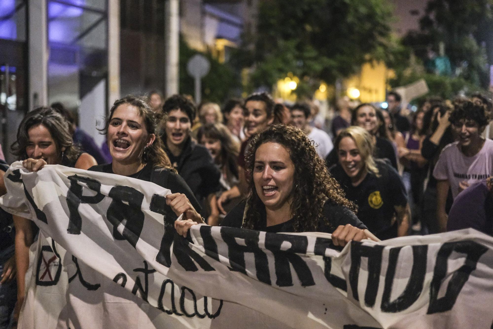 Manifestación por el Día Internacional de la Eliminación de la Violencia contra las Mujeres