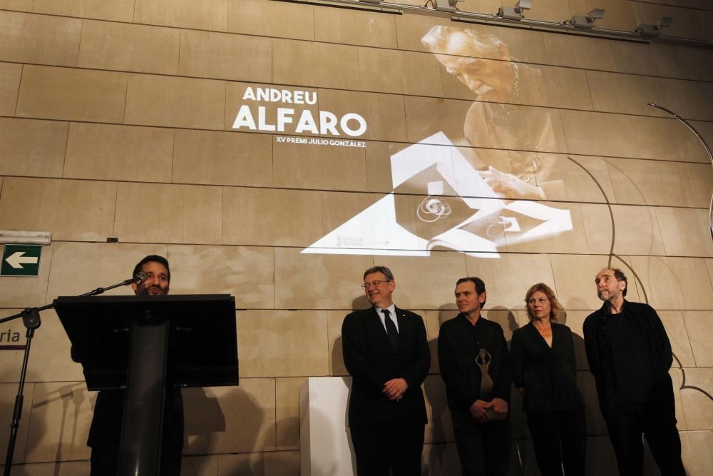 Entrega del premio Julio González a Andreu Alfaro