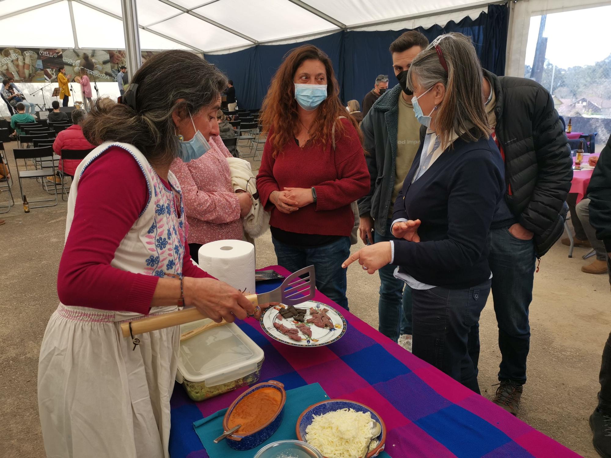 Un momento del obradoiro de pinchos mexicanos desarrollado ayer en la carpa.