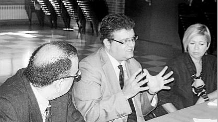 El president del CESCA, Teo Romero (al mig), va presentar el full de ruta a la seu de la Vinícola