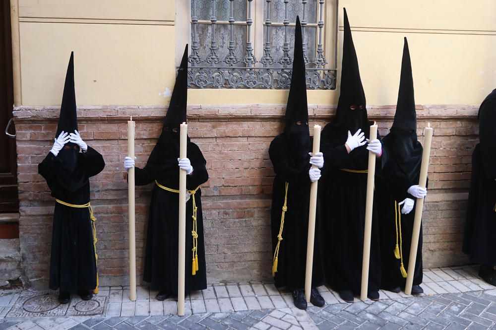 Nazarenos de la Virgen de Traspaso y Soledad.