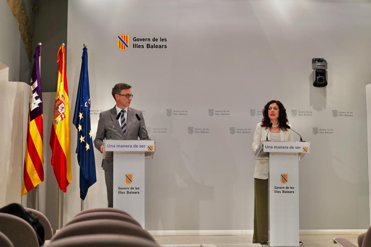 Antoni Costa y Sandra Fernández, este mediodía tras el Consell de Govern.