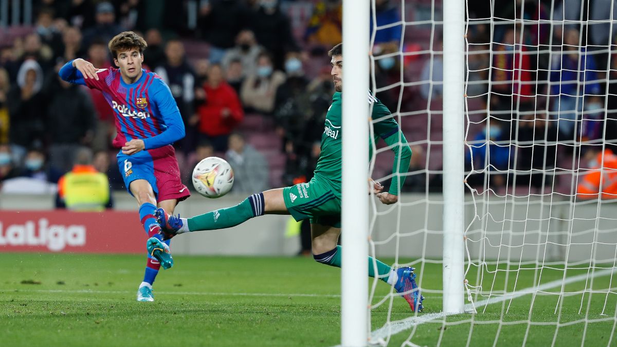 Riqui Puig reapareció con un golazo para cerrar la victoria del FC Barcelona ante Osasuna