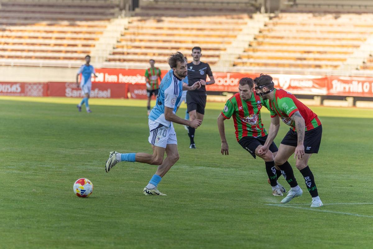 El Compostela cede un empate ante el Racing Villalbés en San Lázaro