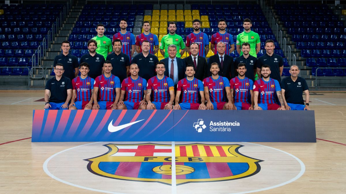 Laporta, junto al equipo de fútbol sala en la foto oficial