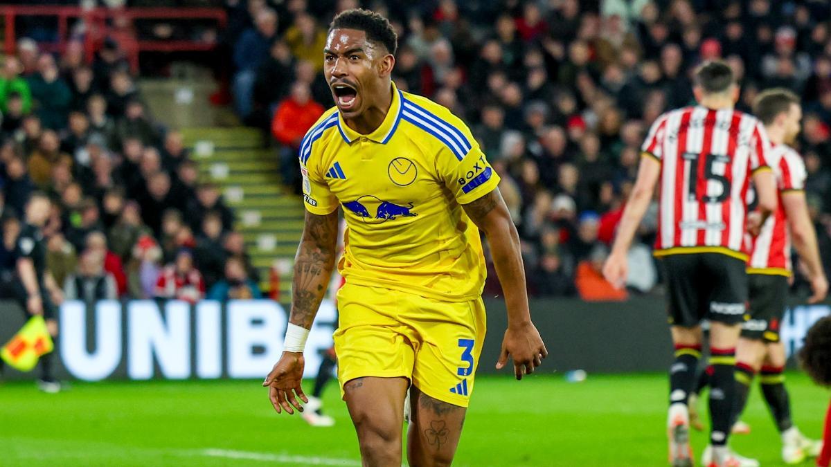 Junior Firpo celebra su gol ante el Sheffield United