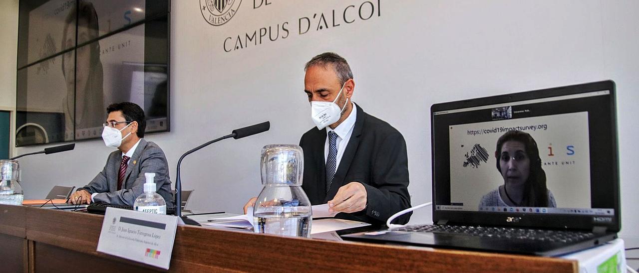 El rector de la UPV y el director del Campus de Alcoy, y la alta comisionada Nuria Oliver por videoconferencia.