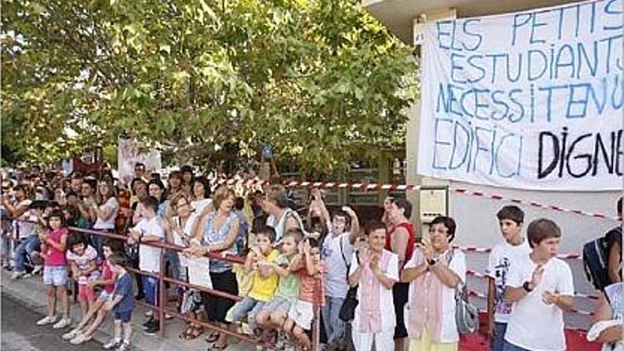 Els alumnes del CEIP Sant Jordi de Bonmatí no van anar a escola una setmana per reclamar un nou edifici.