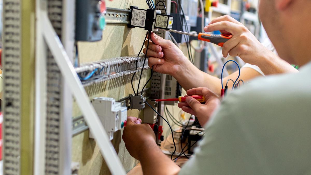 Grado Superior de Mantenimiento Electrónico.