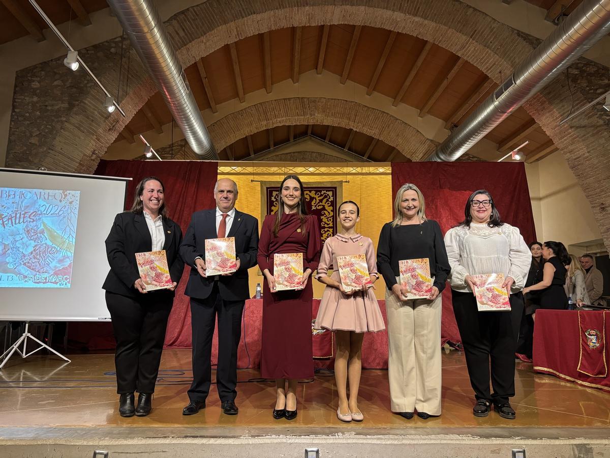 Foto de familia de la presentación del 'llibret'.