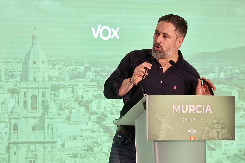 Todas las imágenes de la visita de Santiago Abascal en Murcia este domingo