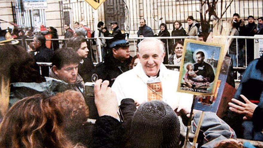 El entonces cardenal Bergoglio, en un acto religioso en Buenos Aires.