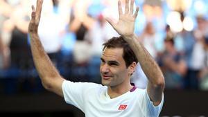 Melbourne (Australia), 28/01/2020.- Roger Federer of Switzerland celebrates after winning his quarter final match against Tennys Sandgren of the USA at the Australian Open Grand Slam tennis tournament at Melbourne Park in Melbourne, Australia, 28 January 2020. (Tenis, Abierto, Suiza, Estados Unidos) EFE/EPA/ROB PREZIOSO AUSTRALIA AND NEW ZEALAND OUT
