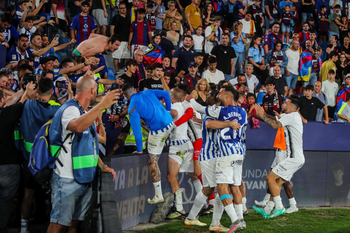 El Alavés celebra la subida a Primera División