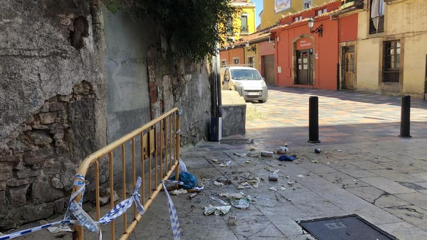 Basura y escombros en el suelo