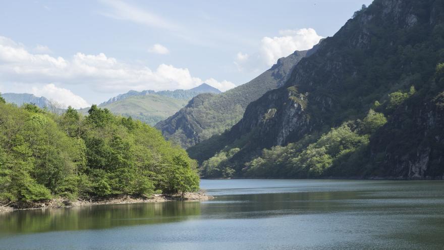 La Federación de Piragüismo organizará competiciones en el embalse de Tanes a partir de primavera