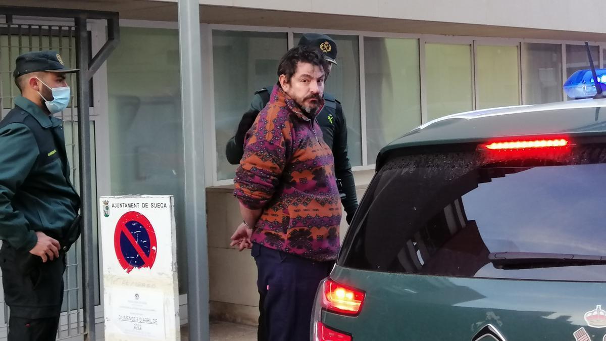 José Antonio A. C., el parricida confeso de Sueca, con mirada desafiante, solo unas horas después de haber matado a su hijo de 11 años.