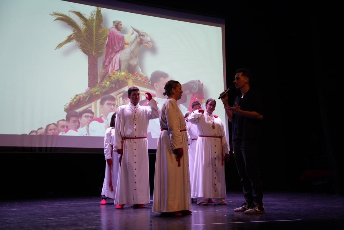 Participantes en el espectáculo ‘Pasos de Pasión’.