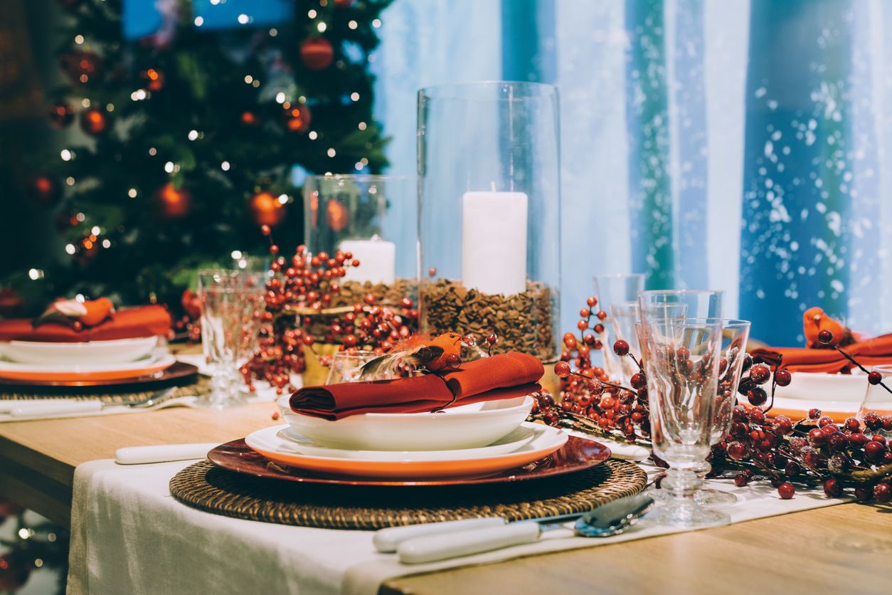 La decoración de la mesa en navidades es imprescindible.