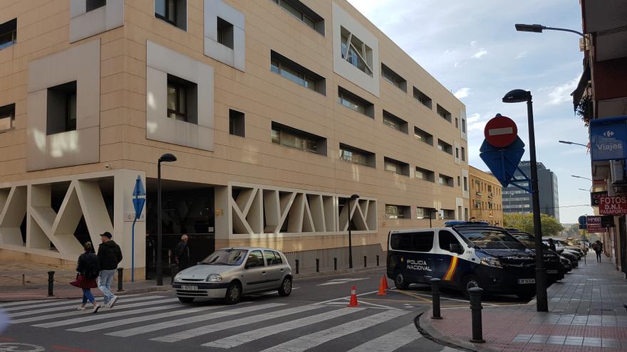 La Audiencia juzga un caso de acoso sexual de un inspector jefe a una agente en la Comisaría de Alicante