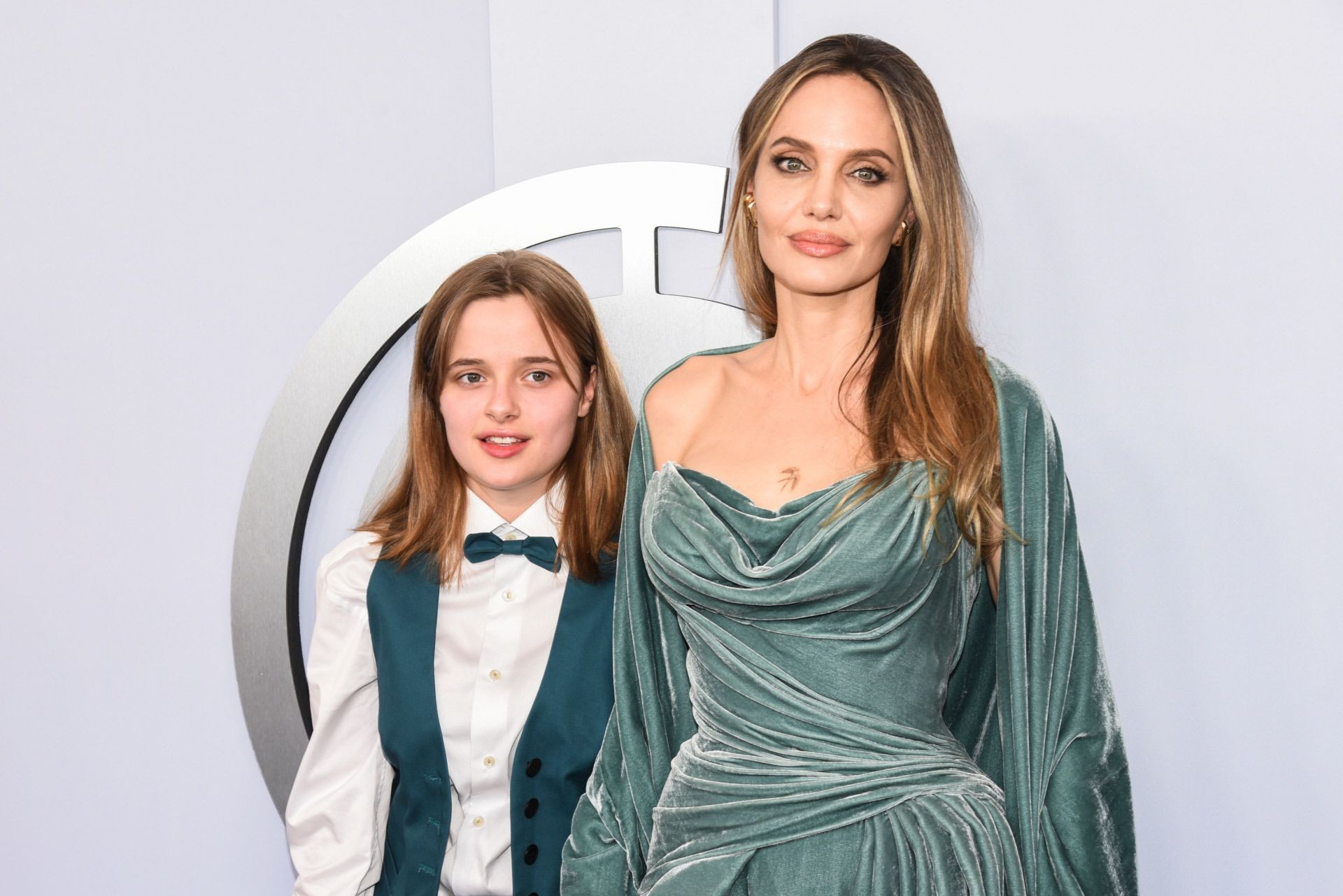 Angelina Jolie y su hija Vivienne en los Premios Tony.