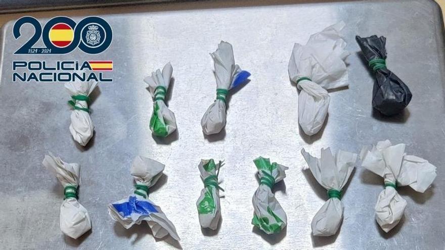 La Policía sorprende en Murcia a un hombre con varias bolsas de "speed" dentro de un bote de chicles