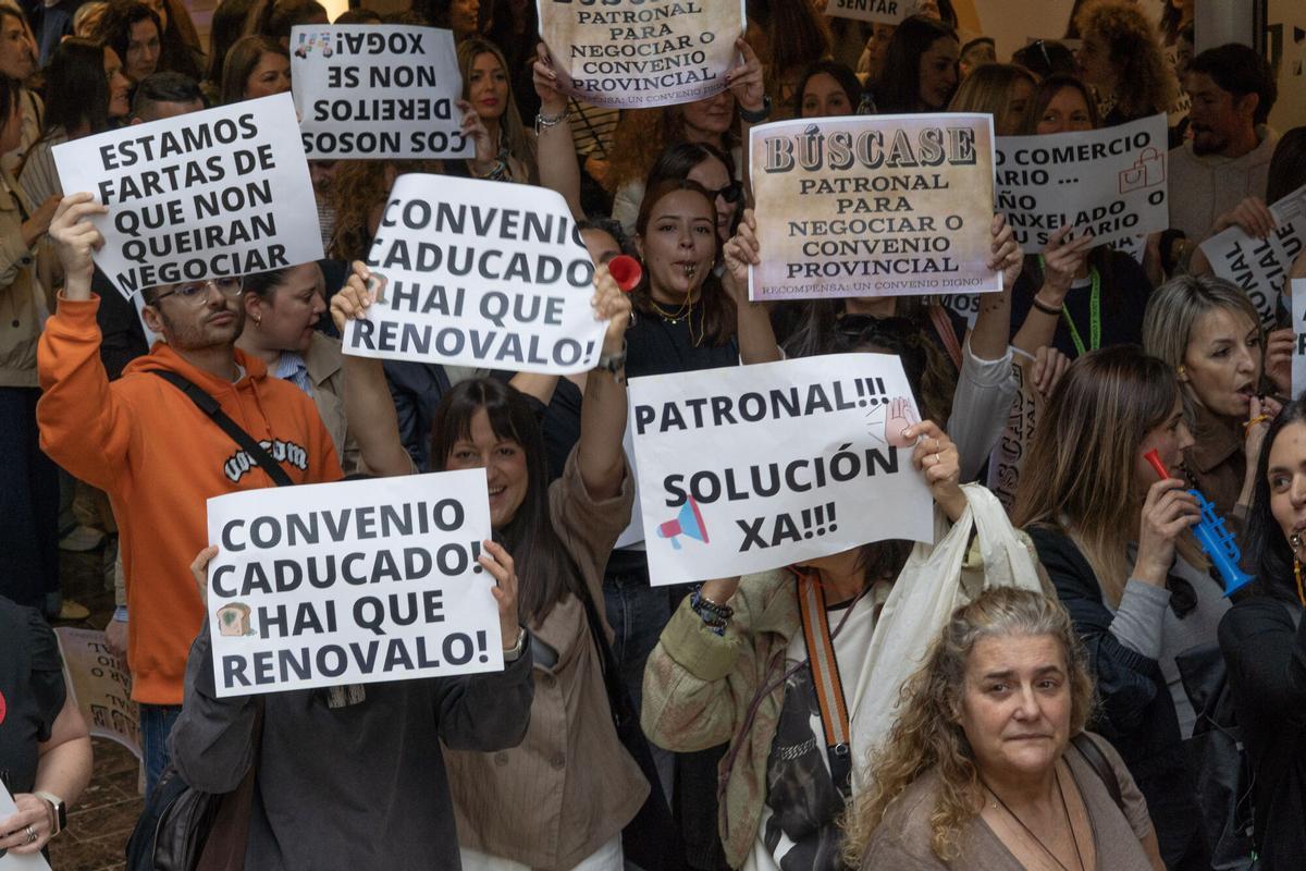 Cientos de personas se han manifestado desde el Centro Comercial Cuatro Caminos