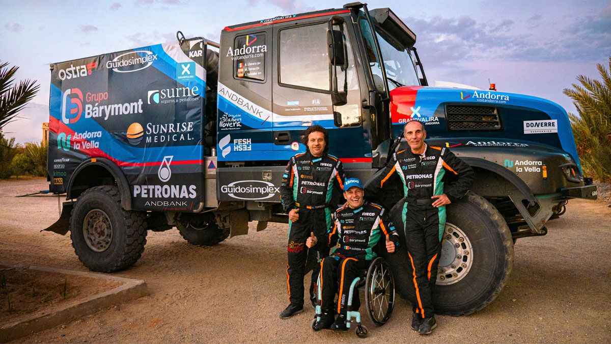 Llovera, con su equipo para el próximo Rally Dakar