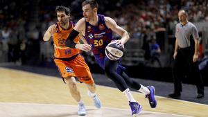 Víctor Claver frente a Fernando San Emeterio, en la Copa.