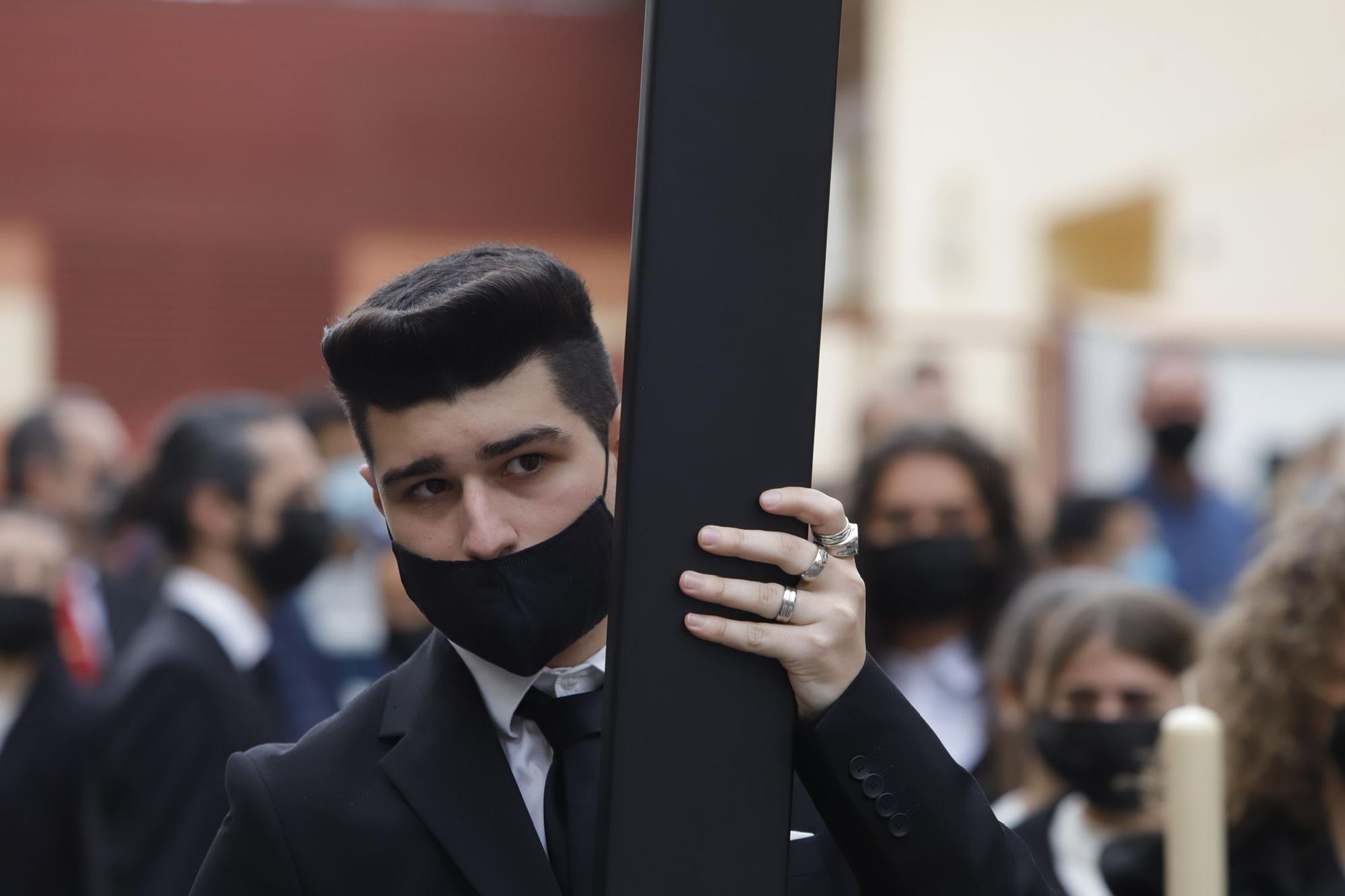 En Nueva Málaga, con más de 13 horas de procesión por delante, el Nazareno del Perdón y la Virgen de Nueva Esperanza comenzaban su peregrinación.