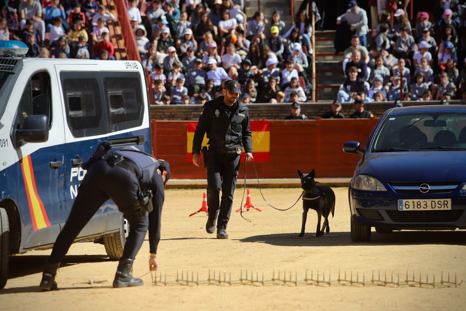 La Policía Nacional de Córdoba organiza una exhibición de medios policiales para las nuevas generaciones