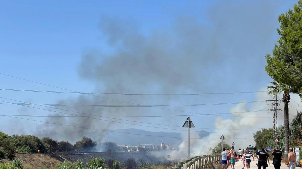 El incendio en el barranco del Carraixet en el término de Bonrepòs i Mirambell.