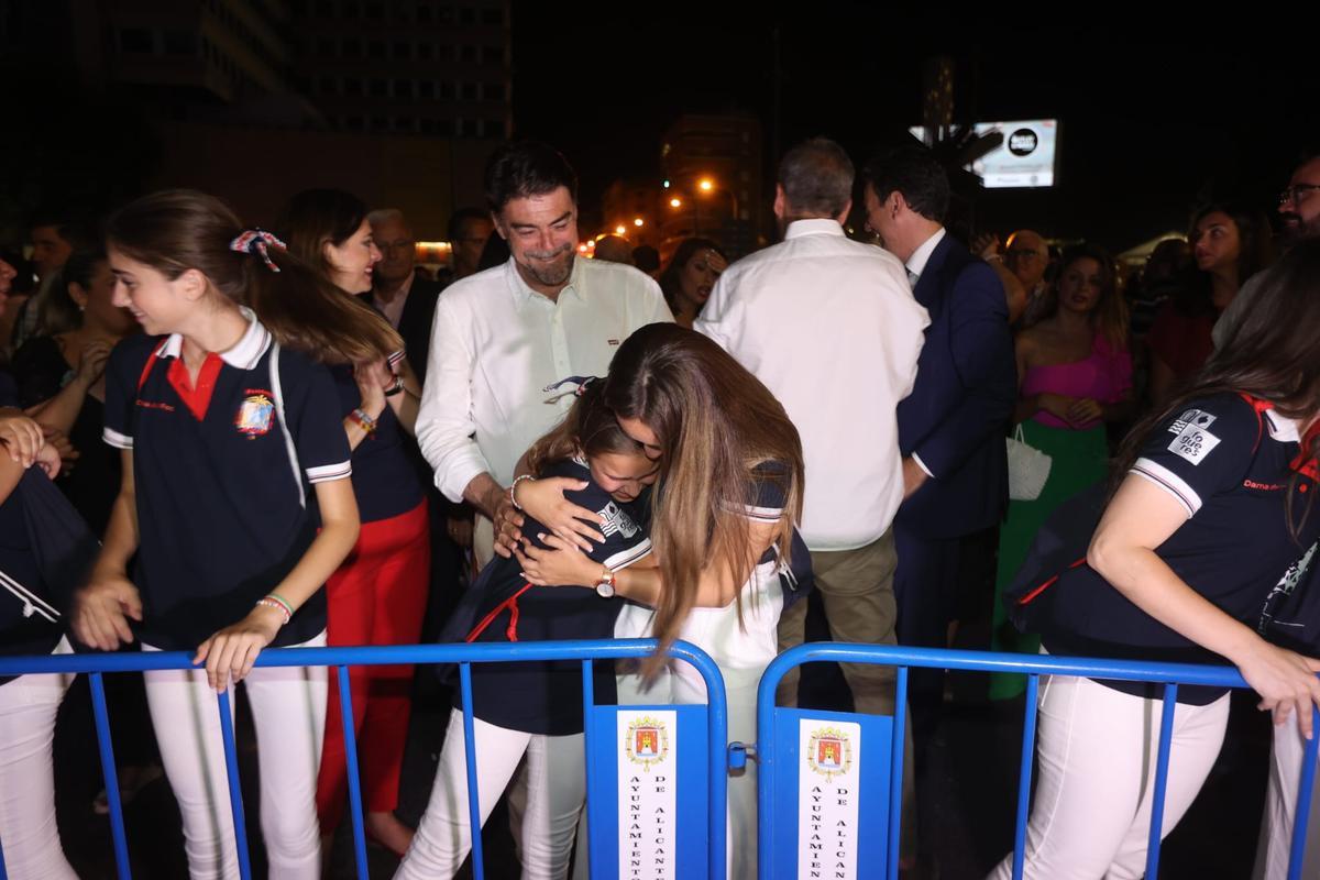 La "Arribada del Foc" congrega a miles de personas para presenciar el espectáculo piromusical
