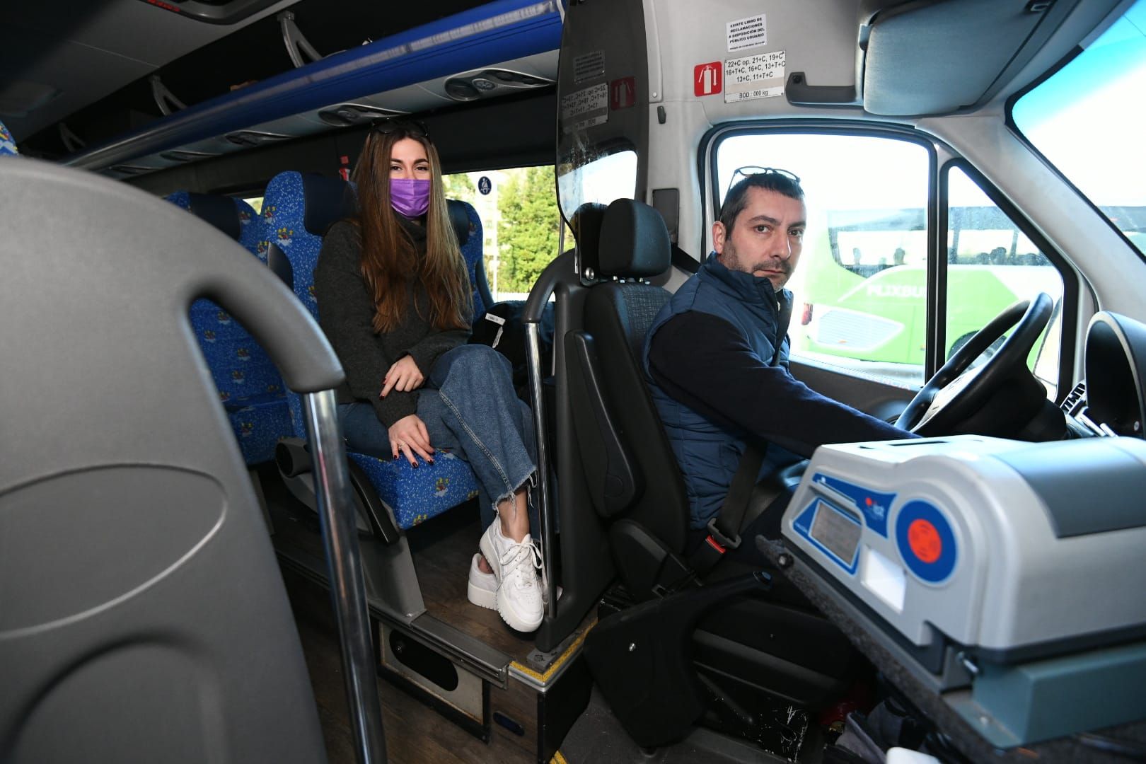 Galicia se despide de las mascarillas en el transporte