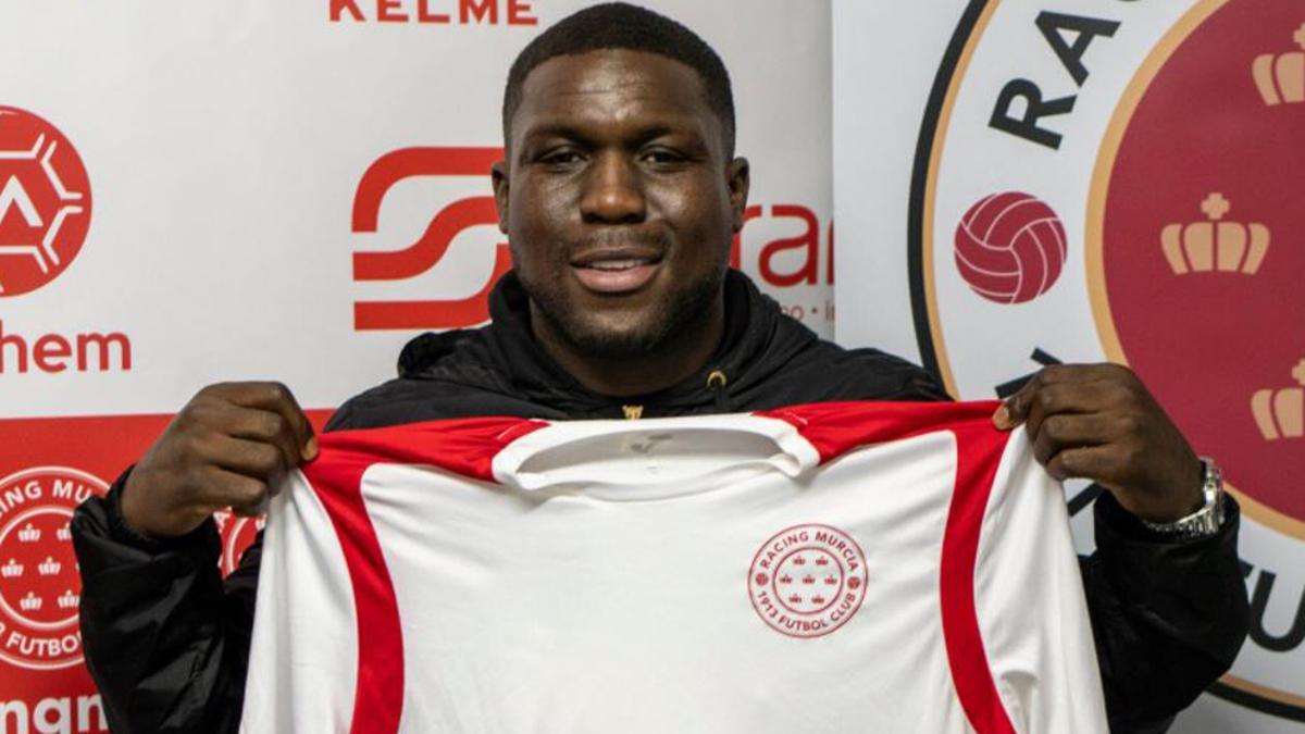 Royston Drenthe , con la camiseta del Murcia