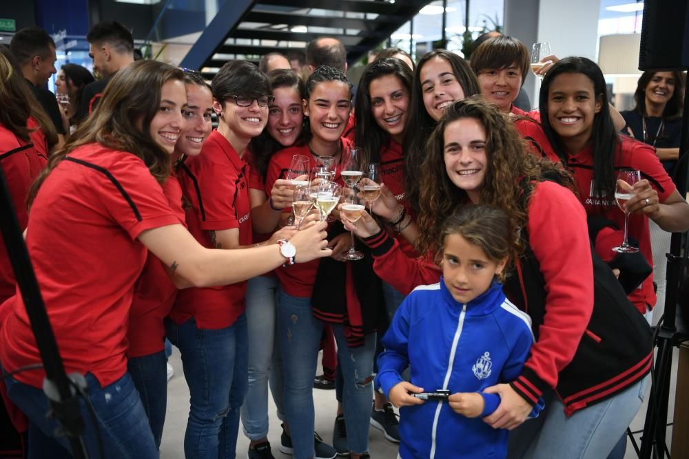 Homenaje de campeonas para el Deportivo Abanca