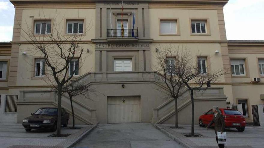 Fachada del edificio del Colegio Calvo Sotelo, en Labañou.