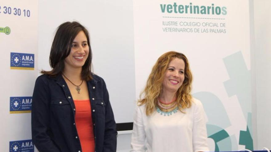 Las veterinarias premiadas, Esperanza Bermejo (i) y Sara Peña (d).