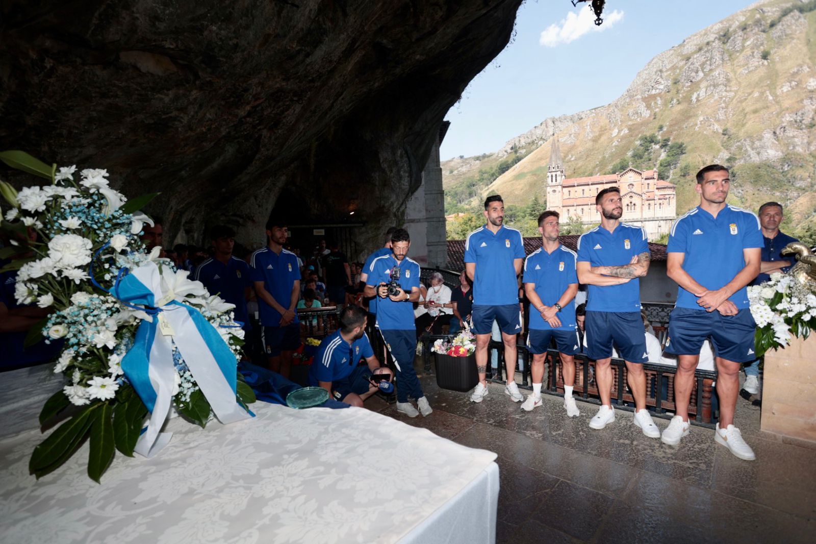 En imágenes: Así ha sido la visita del Real Oviedo a Covadonga junto a Pachuca