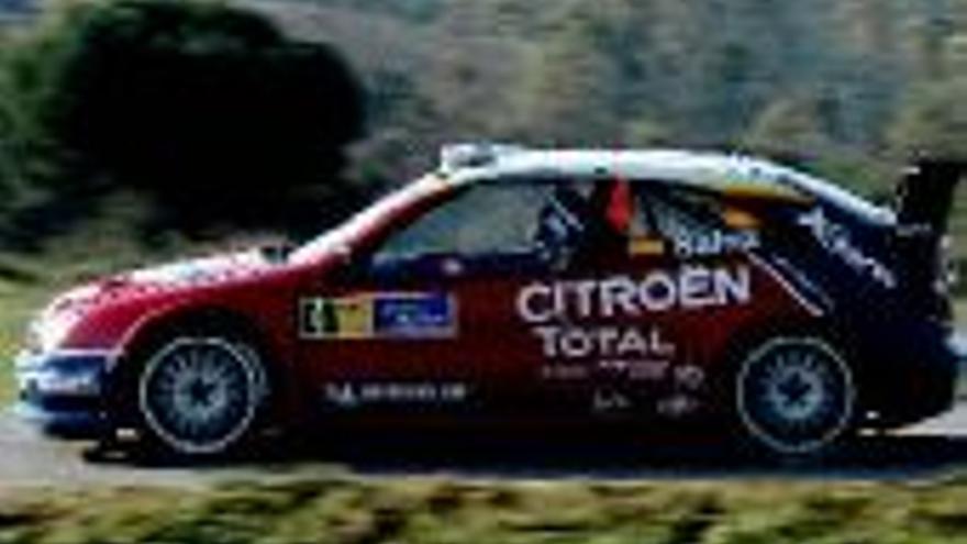 Carlos Sainz sufre un accidente y tiene difícil despedir su carrera en el Rally de Australia