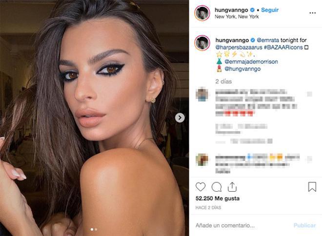 El potente maquillaje de Emily Ratajkowski con delineado de ojos negro