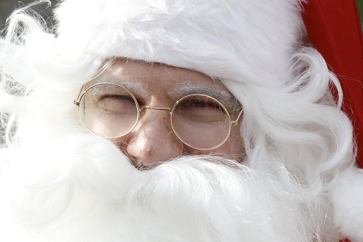 Gran ambiente en la Carrera de Papá Noel en Santiago