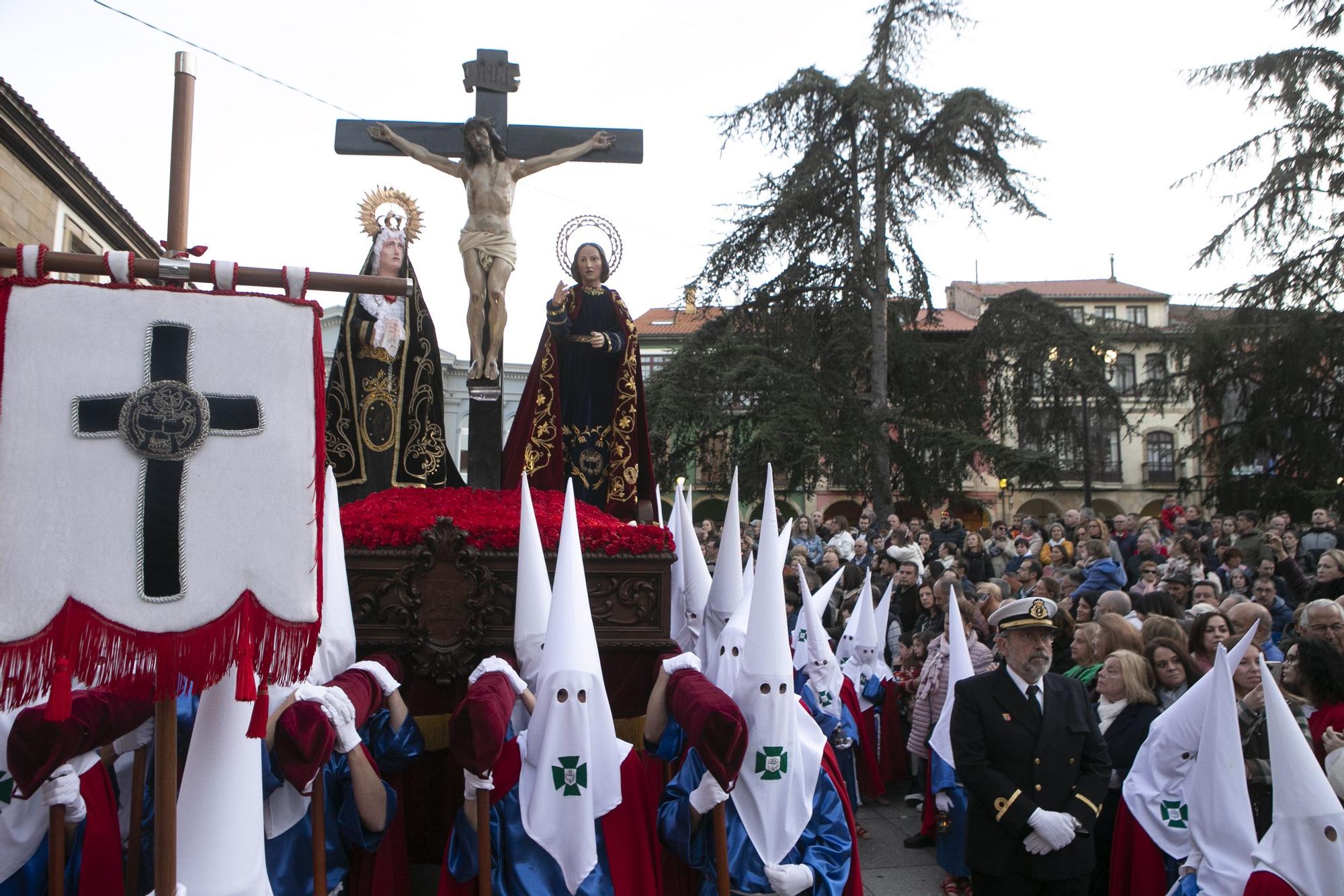 Jueves Santo en Avilés: Procesión del Silencio con los "sanjuaninos"