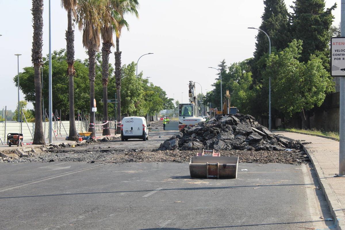 Las máquinas, durante los trabajos de construcción del aparcamiento de Circunvalación.