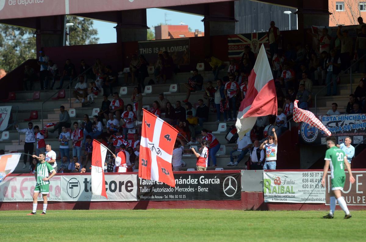 La afición del arosa respondió ayer y no paró de animar al equipo.