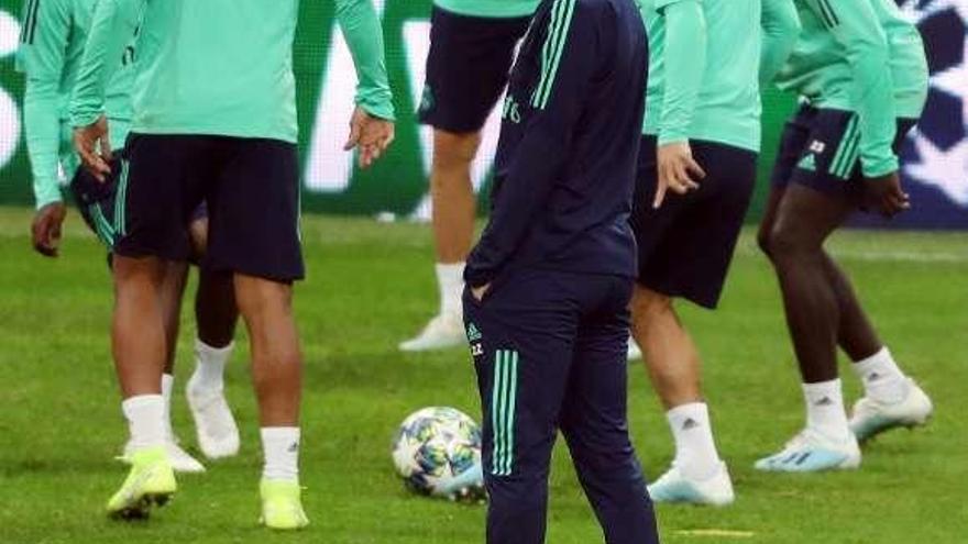 Zidane, en el entrenamiento de ayer. // Efe